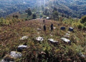 Varrezat Latine dhe Varrezat Greke në Sanxhak: një krahasim historiko-arkeologjik