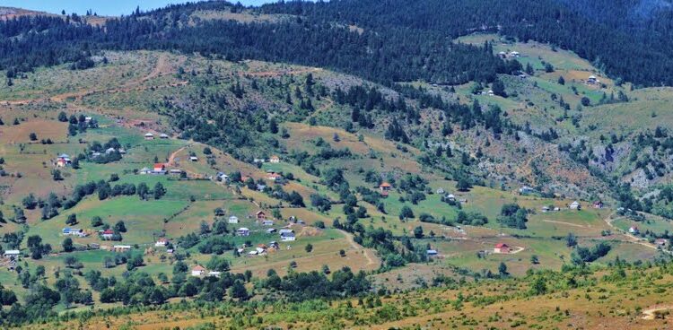 Shqiptarët e Sanxhakut ndërmjet autonomisë fisnore dhe kryengritjeve shqiptare (1885–1912)