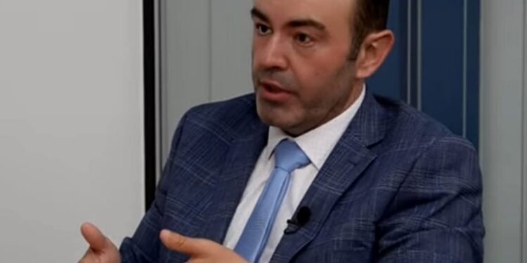 Fisnikëria e Përgjegjësisë dhe Loja e Egove Politike