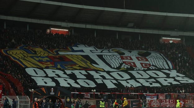 Politički spektakl pod maskom fudbala: „Kosovo je Srbija“ usred Beograda