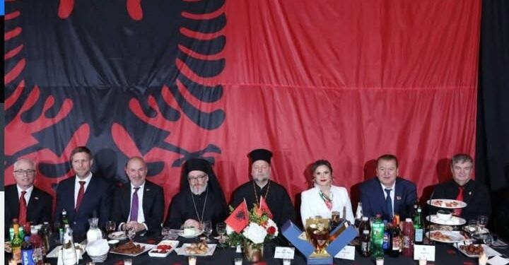 Çfarë (s)i thamë nipit të Zogut në darkën e pavarësisë?