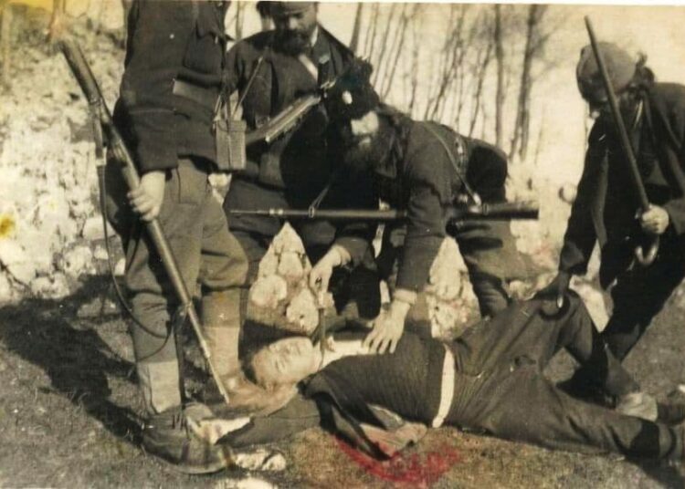 Ka ngrënë bukën e ngjyrë në gjakun e fëmijës së therur!