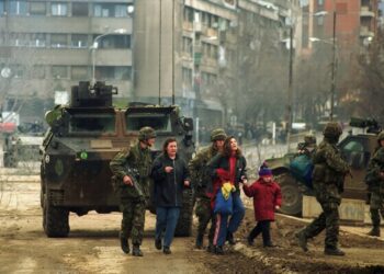 Kurti përkujton dhjetë shqiptarë të vrarë nga “Rojet e Urës”