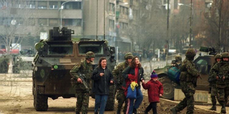 Kurti përkujton dhjetë shqiptarë të vrarë nga “Rojet e Urës”