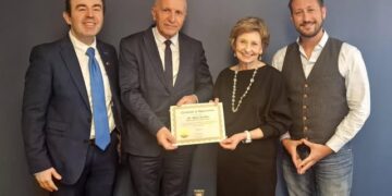 Kamberi pranon Certificate of Appreciation nga Sister Cities International