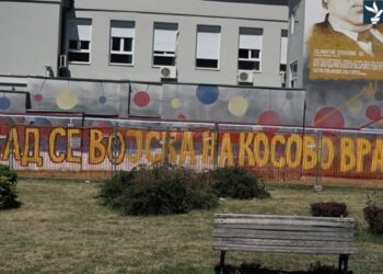 Mësuesi nga Nishi ndëshkohet pasi mbulon grafitin “Kur ushtria të kthehet në Kosovë”