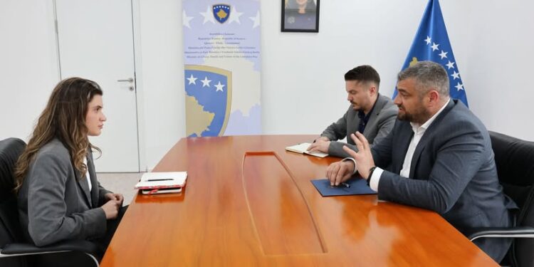 Reforma sociale në Kosovë: 4 mijë familje përfitojnë për herë të parë asistencë