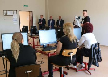 Ministri Hoti vizitoi Qendrën e Aftësimit Profesional në Mitrovicë