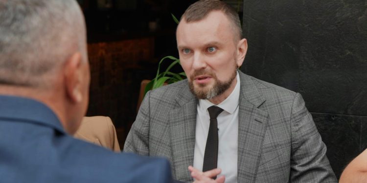 Shaip Kamberi ngre alarmin në takimin me OSBE-në: Shqiptarët po mbeten pa përfaqësim në polici